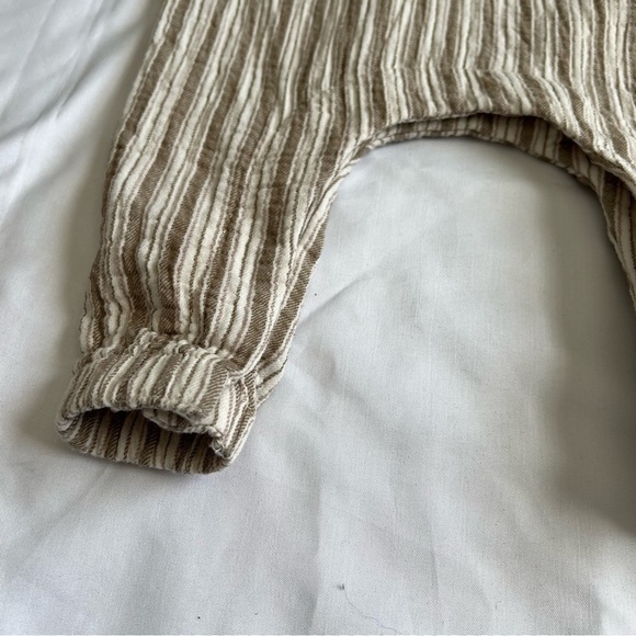 Quincy Mae Woven Long Sleeve Jumpsuit in Fern Stripe Size 0-3 Months - Picture 8 of 16